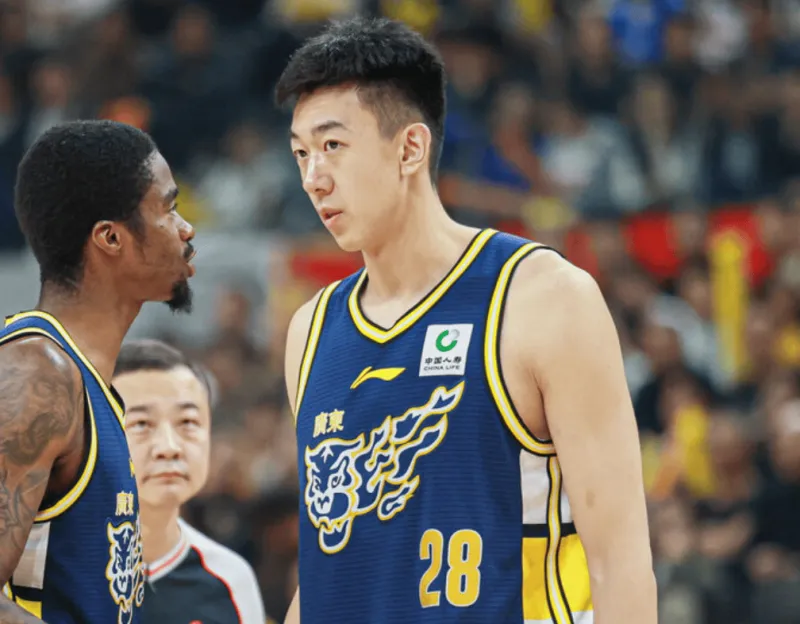 问鼎h5-王少杰出战20分钟，投篮4中3得到6分2篮板1助攻2盖帽