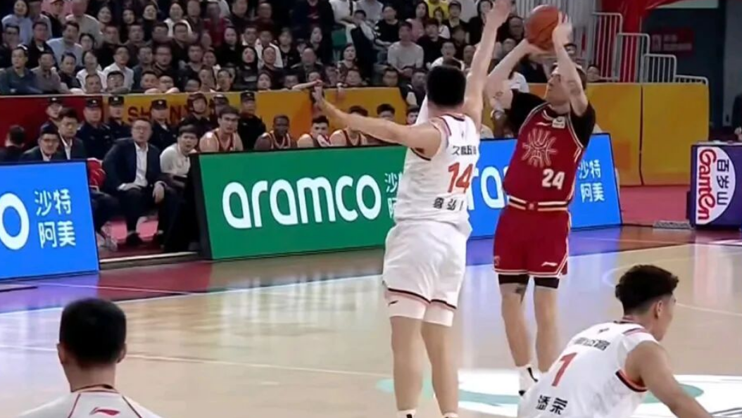 问鼎h5-CBA男篮动态更新！带来广东男篮、辽宁男篮以及北京男篮的最新消息