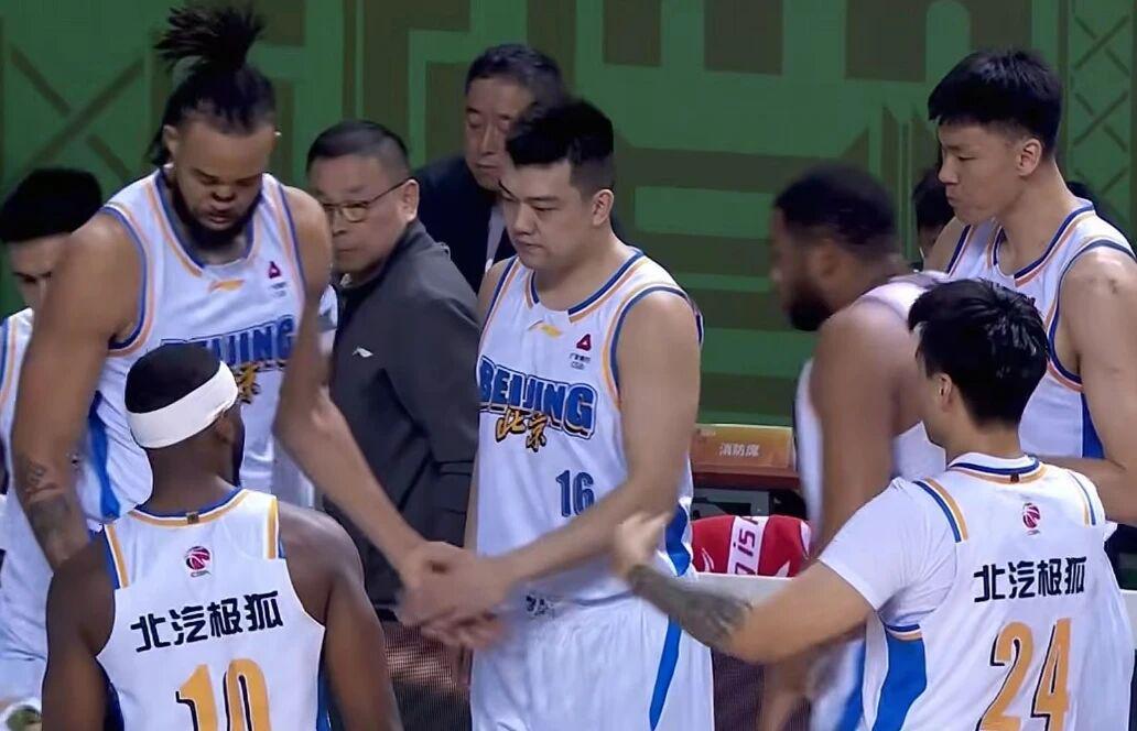 问鼎娱乐-北京男篮15分完败，辽宁男篮完胜新疆，山东力克福建重返四强